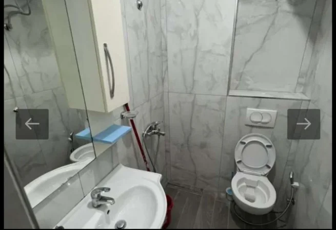 Tirane, jepet me qera garsonier 1+1 Kati 3, 40 m² 550 € (Rruga e Barrikadave)