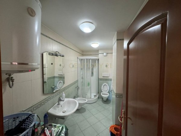 Tirane, jepet me qera apartament 3+1 Kati 7, 330.000 € (komuna e parisit)