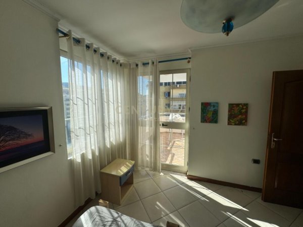 Tirane, jepet me qera apartament 3+1 Kati 7, 330.000 € (komuna e parisit)