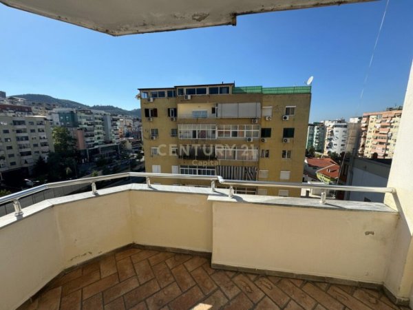 Tirane, jepet me qera apartament 3+1 Kati 7, 330.000 € (komuna e parisit)