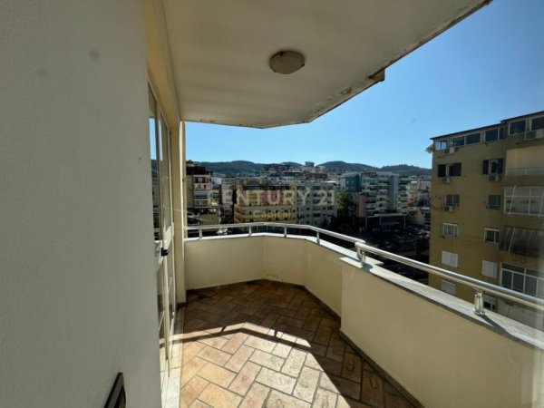 Tirane, jepet me qera apartament 3+1 Kati 7, 330.000 € (komuna e parisit)