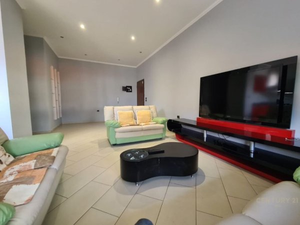 Tirane, jepet me qera apartament 2+1 Kati 2, 107 m² 650 € (selvia)