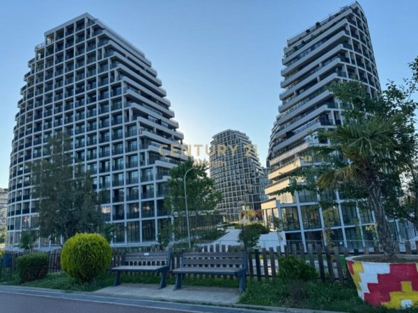 Tirane, shitet apartament 2+1 Kati 8, 136 m² 374.400 € (liqeni)