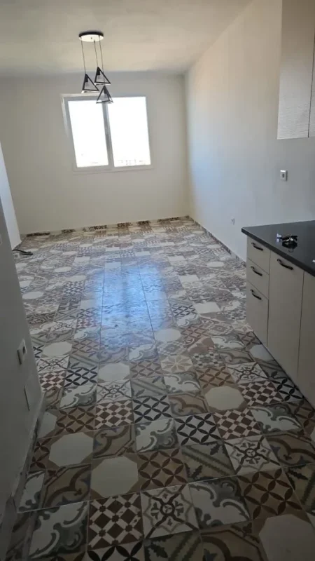 Tirane, jepet me qera apartament 1+1+Ballkon Kati 10, 70 m² 350 € (Spital American 3)