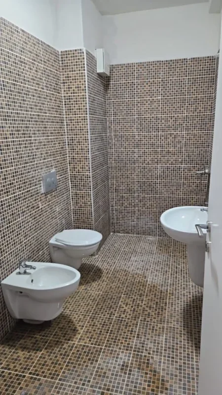 Tirane, jepet me qera apartament 1+1+Ballkon Kati 10, 70 m² 350 € (Spital American 3)