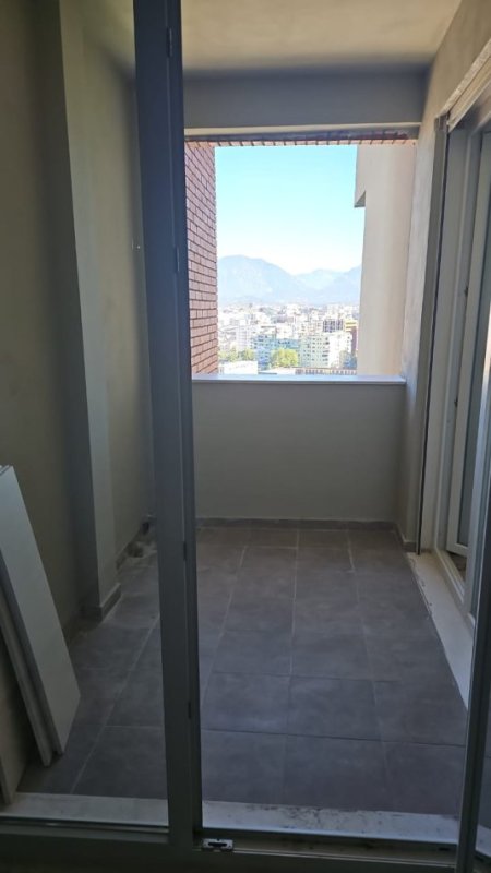Tirane, jepet me qera apartament 1+1+Ballkon Kati 10, 70 m² 350 € (Spital American 3)