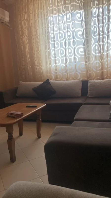 Tirane, jepet me qera apartament 1+1+Ballkon Kati 5, 60 m² 400 € (RRuga Jordan Misja , perballe lavazhit 007)