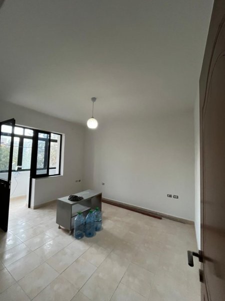 Tirane, shitet apartament 1+1+Ballkon Kati 4, 56 m² 110.000 € (Ali Demi)