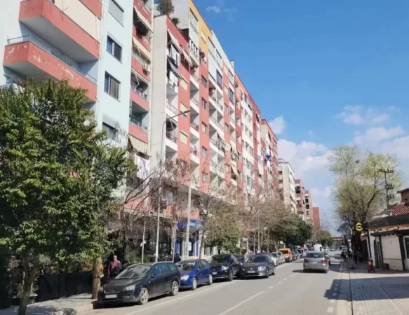Tirane, shitet ambjent biznesi Kati 0, 220 m² 88.000 € (Yzberisht)