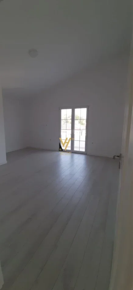 Tirane, jepet me qera Vile 3 Katshe Kati 0, 1.000 m² 2.000 € (TEGU)
