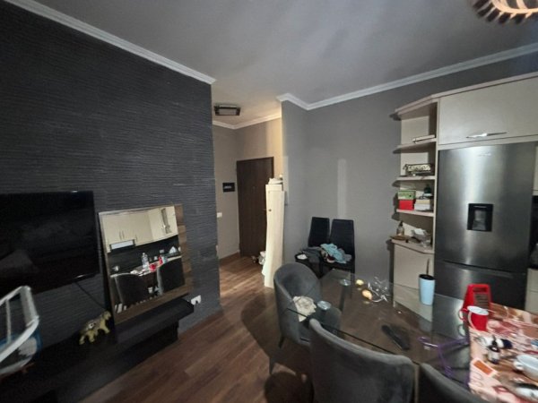 Tirane, jepet me qera apartament 1+1+Ballkon Kati 4, 80 m² 600 € (Rruga Dritan Hoxha)