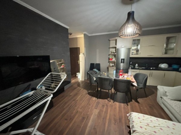 Tirane, jepet me qera apartament 1+1+Ballkon Kati 4, 80 m² 600 € (Rruga Dritan Hoxha)