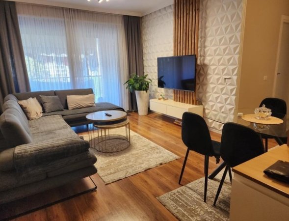 Tirane, jepet me qera apartament 2+1+Aneks+Ballkon Kati 2, 120 m² 800 € (Don Bosko)