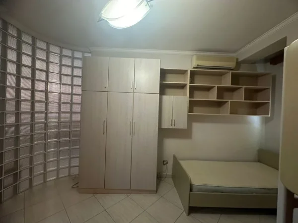 Tirane, jepet me qera apartament 2+1+Ballkon Kati 2, 120 m² 650 € (Don Bosko)