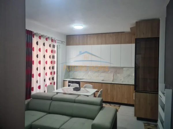 Tirane, jepet me qera apartament 1+1 Kati 3, 64 m² 600 € (Unaza e re)