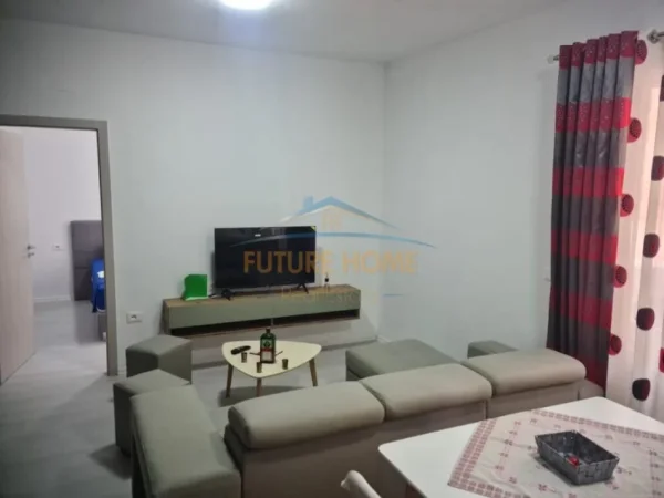 Tirane, jepet me qera apartament 1+1 Kati 3, 64 m² 600 € (Unaza e re)
