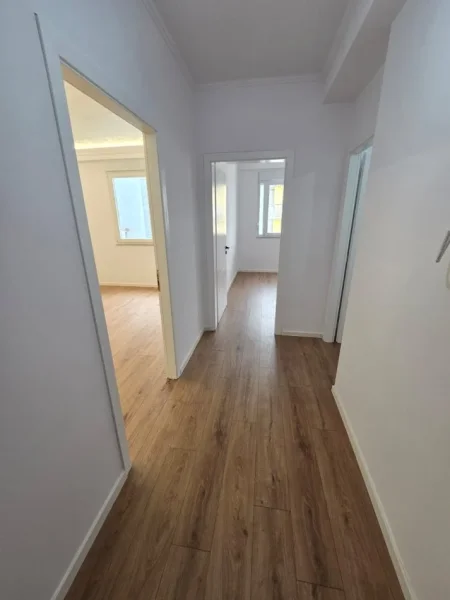 Tirane, shitet apartament 2+1+Ballkon Kati 7, 96 m² 210.000 € (Rruga e Kavajes)