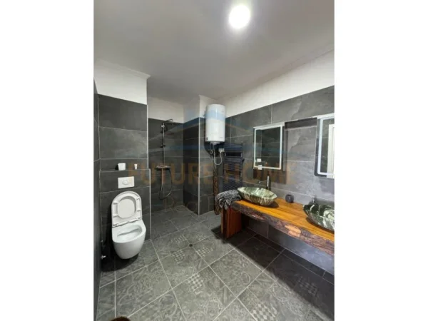 Durres, shitet apartament Kati 14, 139 m² 195.000 € (shkembi i kavajes)