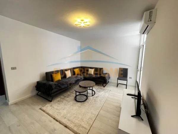 Tirane, jepet me qera apartament 1+1 Kati 3, 60 m² 650 € (Komuna e Parisit)