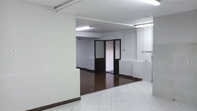 Tirane, shitet ambjent biznesi Kati -1, 109 m² 86.500 € (Irfan Tomini)