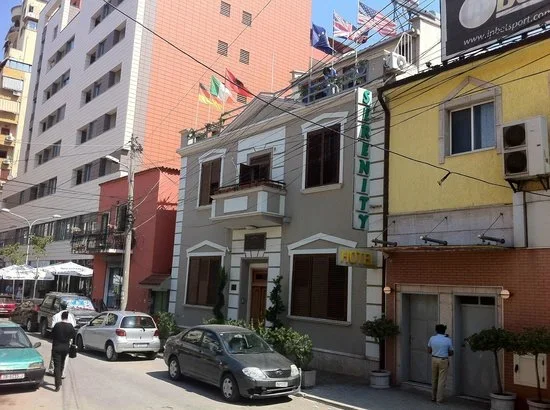 Tirane, shitet ambjent biznesi Kati 0, 141 m² 900.000 € (rruga e bogdaneve)