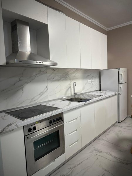 Tirane, jepet me qera apartament 1+1 Kati 1, 55 m² 450 € (Senatorium)