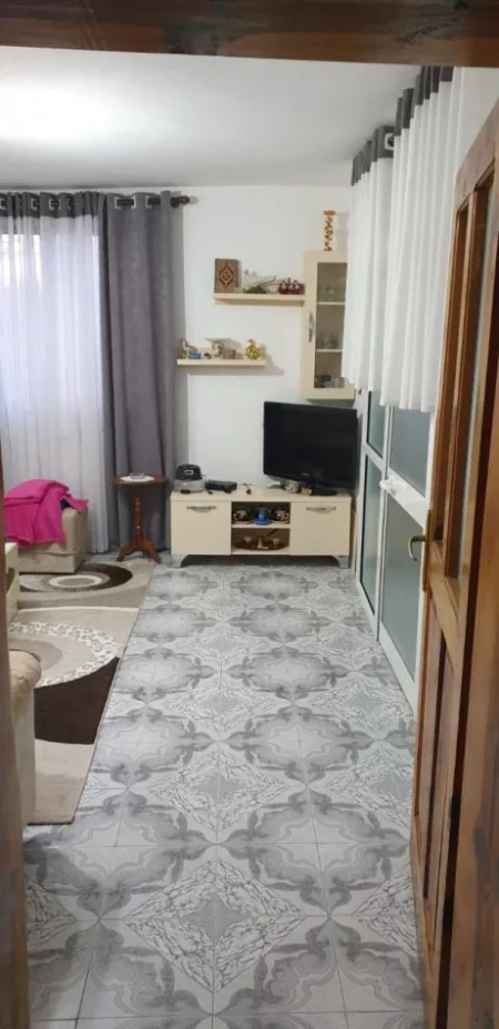 Tirane, shitet shtepi 2+1 Kati 0, 320 m² 90.000 € (Vore)