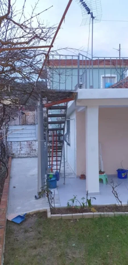 Tirane, shitet shtepi 2+1 Kati 0, 320 m² 90.000 € (Vore)