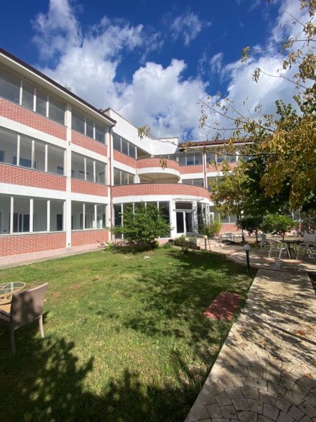 Tirane, shitet ambjent biznesi , 1.597 m² 1.100.000 € (Linzë)