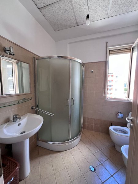 Tirane, Apartament 1+1 me qira  Kati 5, 76 m² 600 € (Delijorgji)