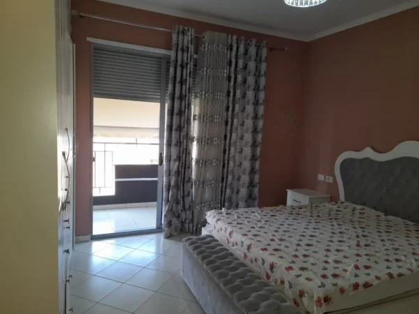 Tirane, jepet me qera apartament 2+1+Ballkon Kati 3, 117 m² 550 € (Fresk ,prane Restorant Fresku)