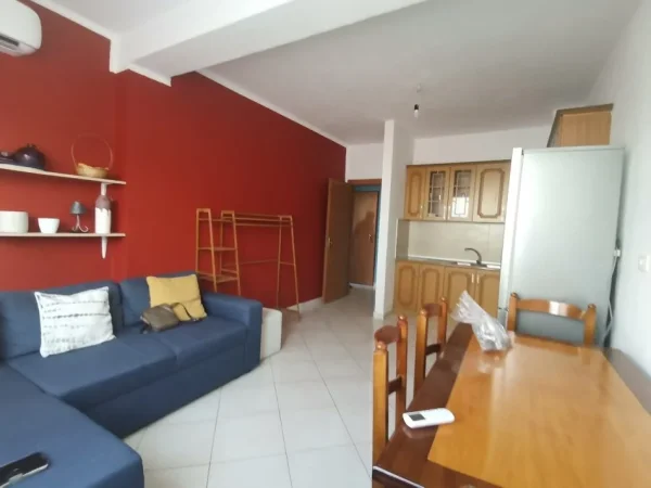 Tirane, jepet me qera apartament 1+1+Aneks+Ballkon Kati 3, 58 m² 400 € (kodra e diellit)