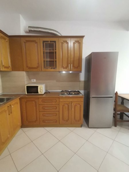 Tirane, jepet me qera apartament 1+1+Aneks+Ballkon Kati 3, 58 m² 400 € (kodra e diellit)