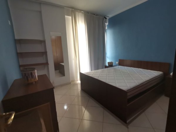 Tirane, jepet me qera apartament 1+1+Aneks+Ballkon Kati 3, 58 m² 400 € (kodra e diellit)