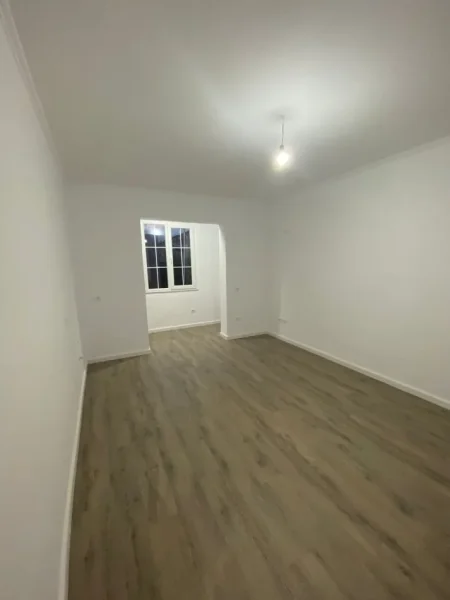Tirane, shitet apartament 1+1 Kati 3, 72 m² 150.000 € (Rruga e Kavajes)