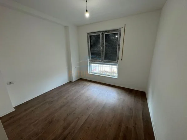 Tirane, jepet me qera apartament 2+1 Kati 6, 92 m² 700 € (Myslym Shyri)