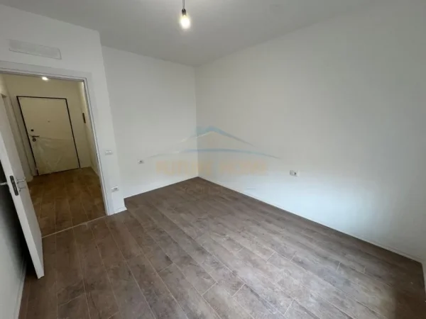 Tirane, jepet me qera apartament 2+1 Kati 6, 92 m² 700 € (Myslym Shyri)
