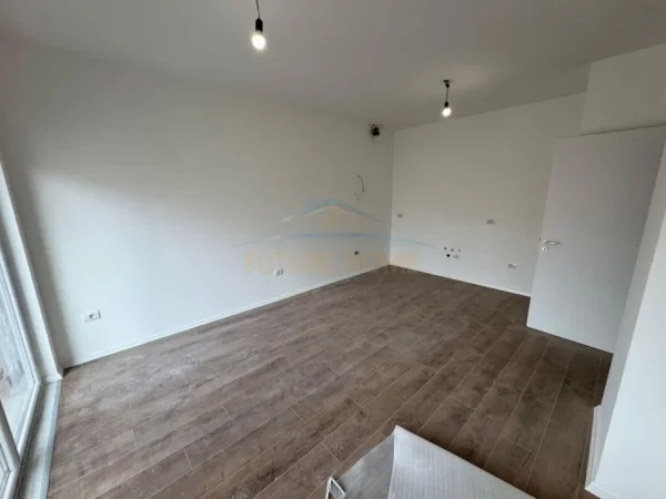 Tirane, jepet me qera apartament 2+1 Kati 6, 92 m² 700 € (Myslym Shyri)