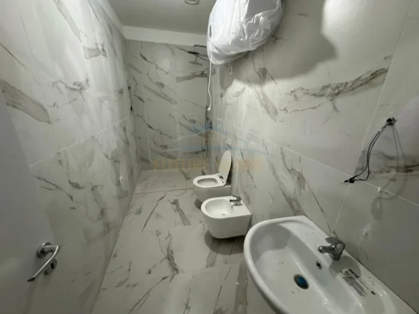 Tirane, jepet me qera apartament 2+1 Kati 6, 92 m² 700 € (Myslym Shyri)