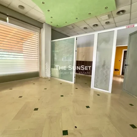 Tirane, jepet me qera ambjent biznesi Kati 0, 215 m² 2.700 € (Qender)