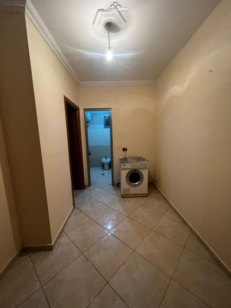 Tirane, jepet me qera apartament 2+1 Kati 3, 103 m² 500 € (astir)