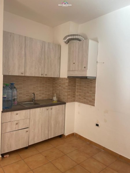 Tirane, jepet me qera apartament 2+1 Kati 8, 83 m² 350 € (yzberisht)