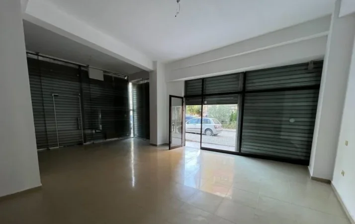 AMBIENT KOMERCIAL, 86 m² NE ASTIR