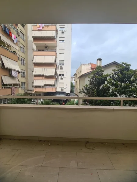 AMBIENT PER ZYRA ME QIRA 120 m² (ATSH)