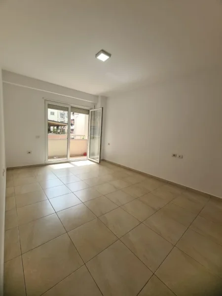 AMBIENT PER ZYRA ME QIRA 120 m² (ATSH)
