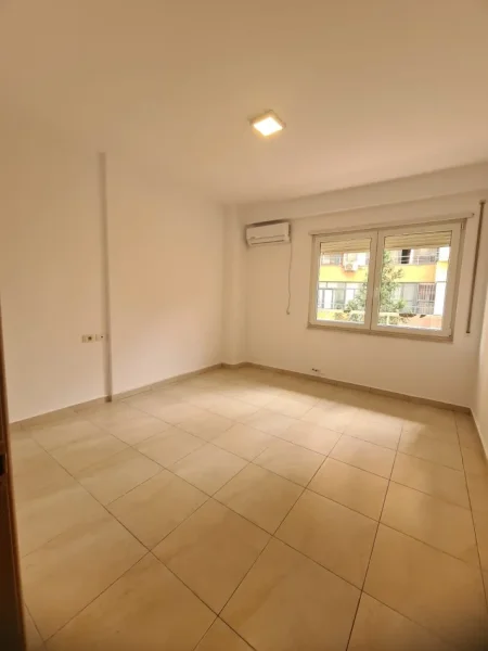 AMBIENT PER ZYRA ME QIRA 120 m² (ATSH)