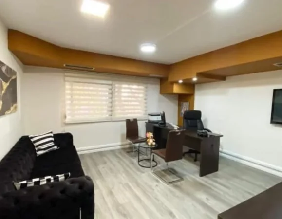 Tirane, jepet me qera zyre Kati 2, 200 m² 3.000 € (Bllok)