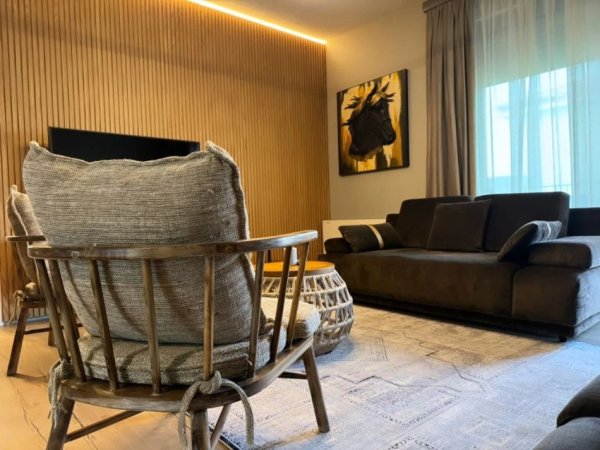 Tirane, jepet me qera apartament 3+1 , 140 m² 2.000 € (Rruga e Elbasanit)