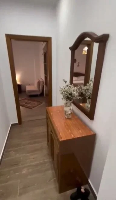 Tirane, jepet me qera apartament 1+1 Kati 4, 40 m² 500 € (Rruga e Kavajës)