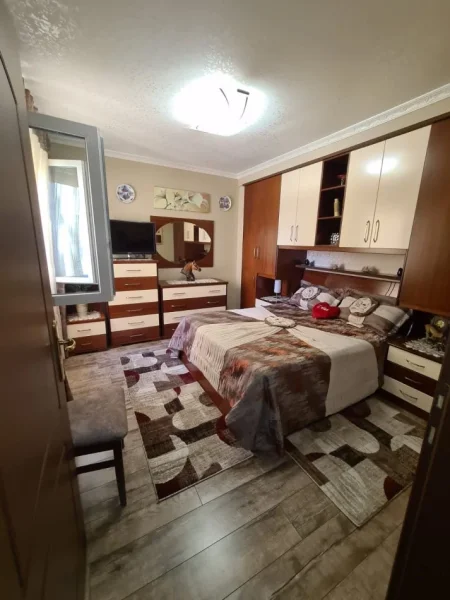 Shitet apartament 2+1  115.000 € (Durres) rruga Pavaresia